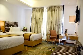 Deep Soaking Bathtub